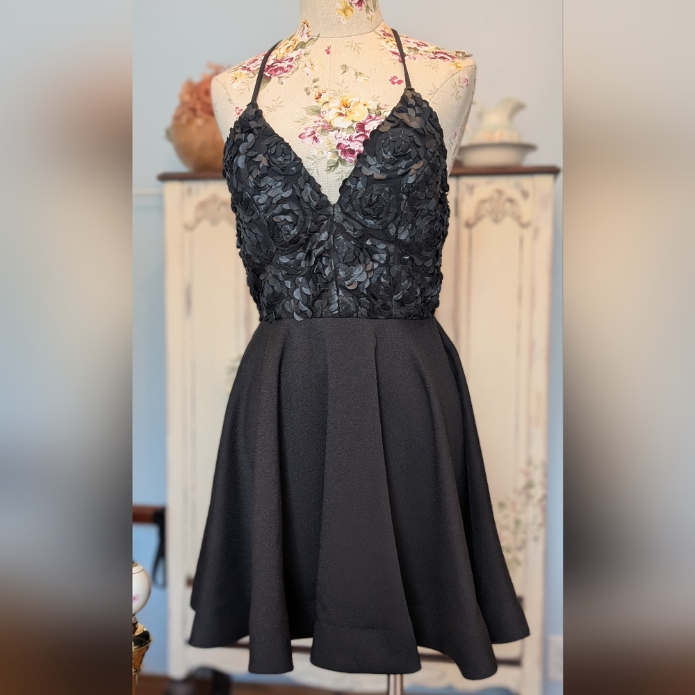 Chelsea Elegant‎ Black Floral Halter Dress